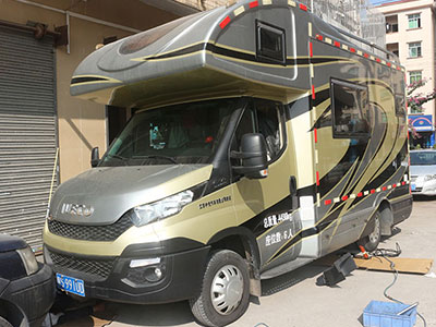 依維柯凱倫賓威房車減震器改裝霸哥氮?dú)鉁p震器100段可調(diào)軟硬阻尼