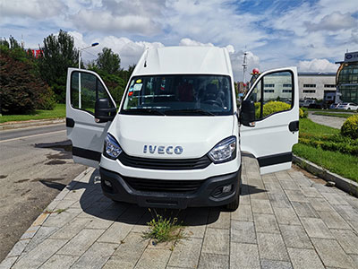 依維柯歐勝七座原車減震器改裝霸哥氮?dú)鉁p震器電控版效果案例