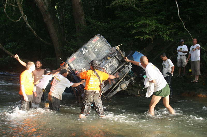 馬來(lái)西亞國(guó)際雨林挑戰(zhàn)賽，最嚴(yán)酷的4×4賽事，沒(méi)有之一